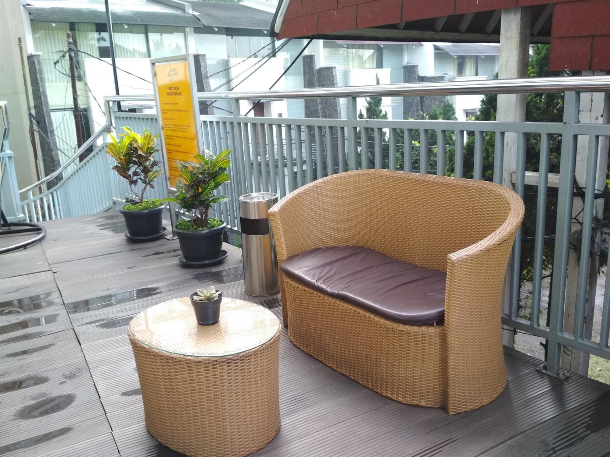Simply And Comfy Studio Room Apartment Beverly Dago By Travelio บันดุง ภายนอก รูปภาพ